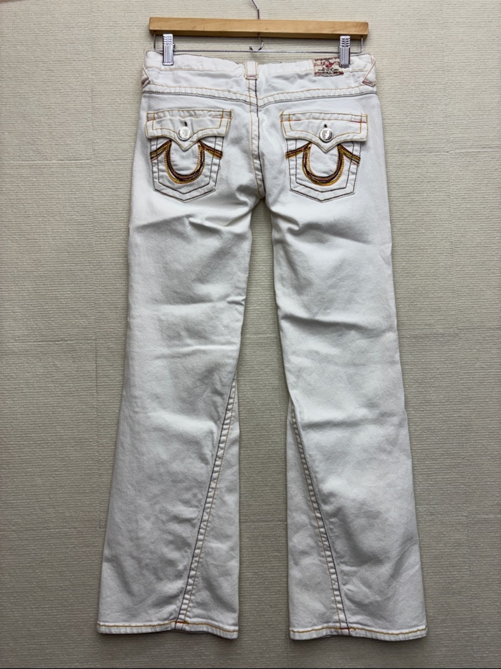 True Religion | 27 Women’s White Jeans - Classic Clean Style - Picture 5 of 8